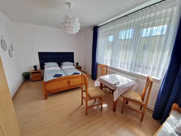 DOM POKÓJ 3 OS Z ŁPOKÓJ 3 OS Z ŁAZIENKĄAZIENKĄPOKÓJ 2 OS Z ŁAZIENKĄ NA PRZECIWKO POKOJU