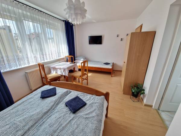 POKÓJ 3 OS Z POKÓJ 3 OS Z ŁAZIENKĄPOKÓJ 2 OS Z ŁAZIENKĄ NA PRZECIWKO POKOJUŁAZIENKĄ