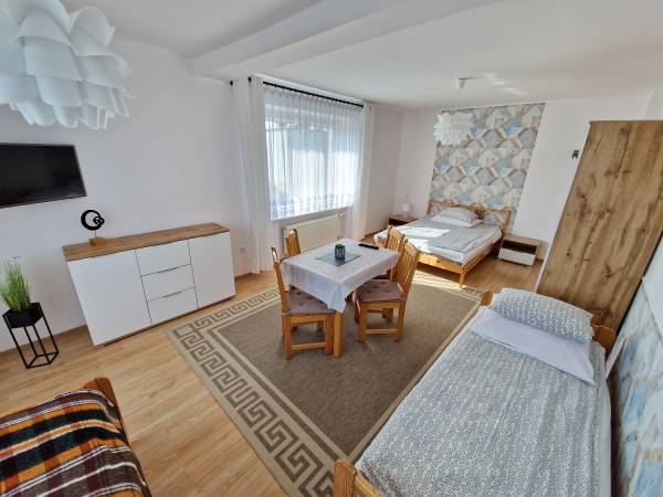 POKÓJ 4 OS Z ŁAZIENKĄ NA PRZECIWKO POKOJU