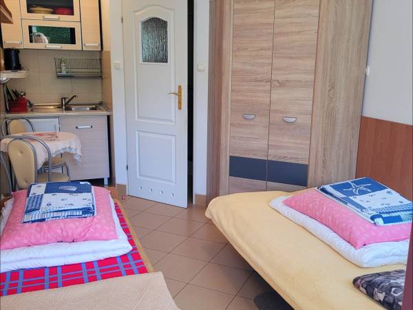 Nr 4 - pokój 2 - 3 osobowy