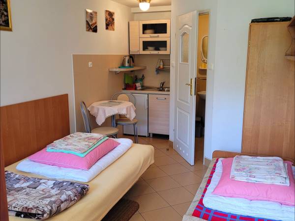 Nr 5 - pokój 2 - 3 osobowy