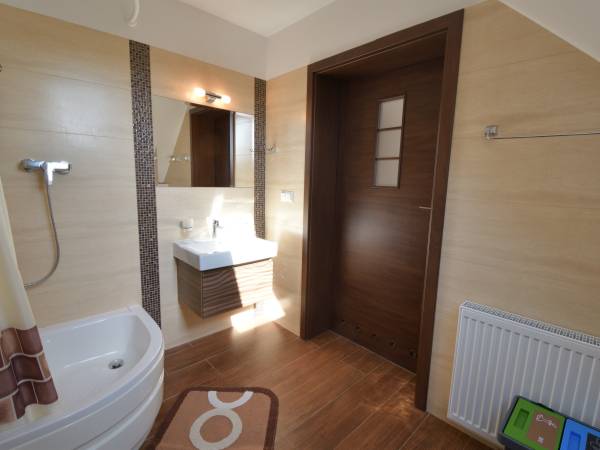 łazienka pokoju 4-osobowego