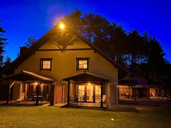 Dworek Wdzydze - Domki i Apartamenty