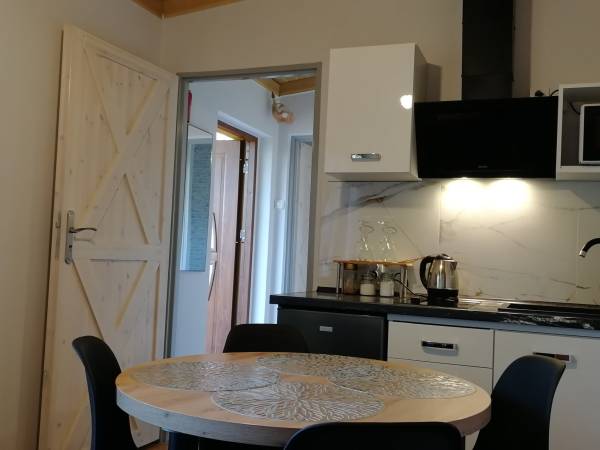 Dwa pokoje z aneksem kuchennym