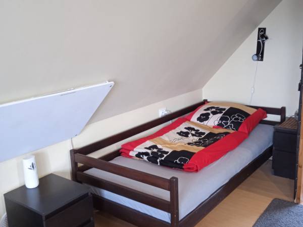 Pokój beżowy na piętrze 