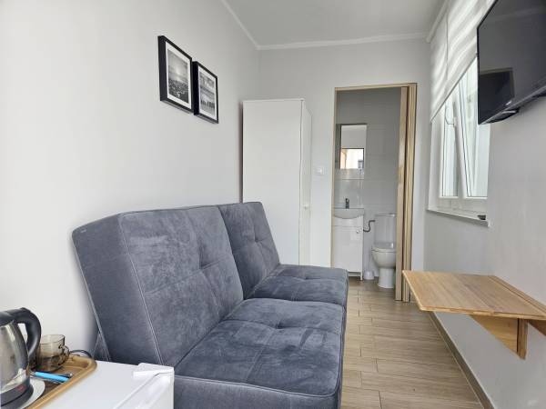 F - pokój 1-osobowy z łazienką