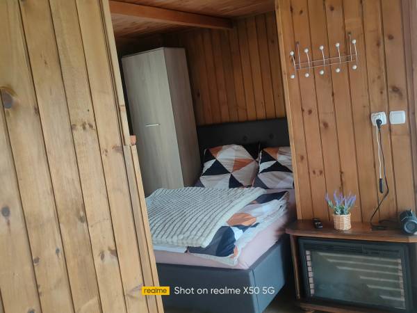 jedno łużko podwójne +2 tapczany zadjęcie 116