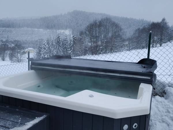 Villa Hampton jacuzzi zimą