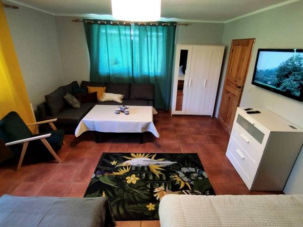 Zielony Domek (2-9 osobowy) pokój prawy