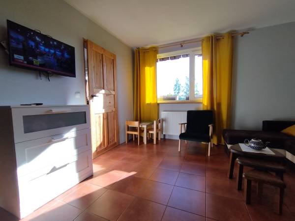 Zielony Domek (2-9 osobowy) pokój 3-osobowy