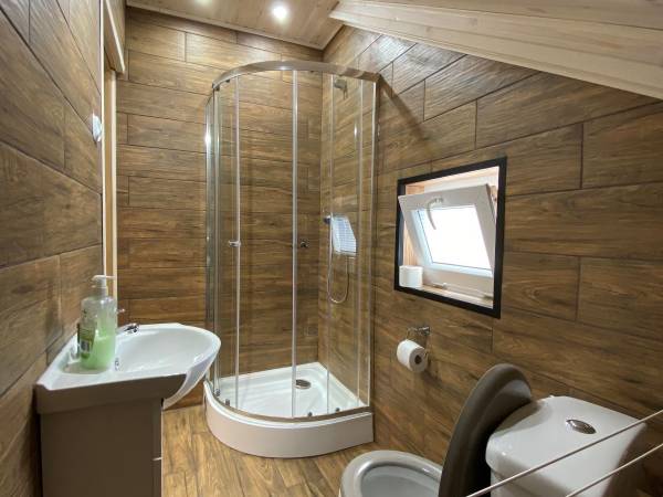 łazienka pokoju 2-osobowego