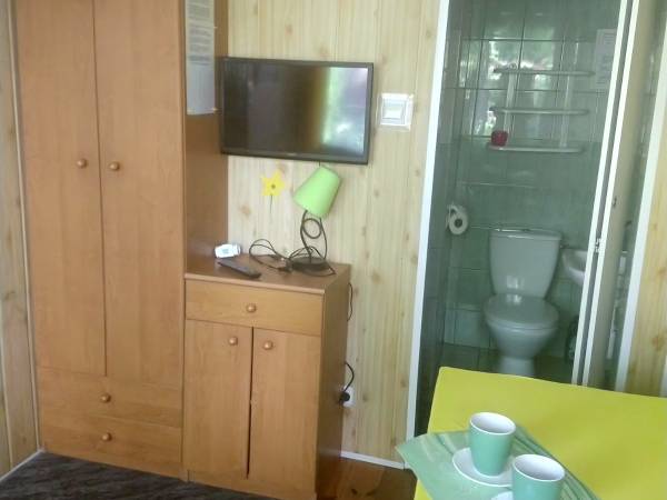 Pokój 2-os. nr 4 z łazienką (parter)