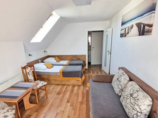 Pokój 4 osobowy z aneksem kuchennym