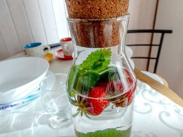 pokój szary 2/3 osobowy, 1 piętro, wejście z tarasu, taras. Pokój nr 6