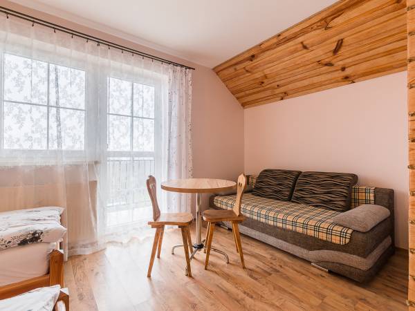 Pok nr4, 2 os z balkonem na jezioro