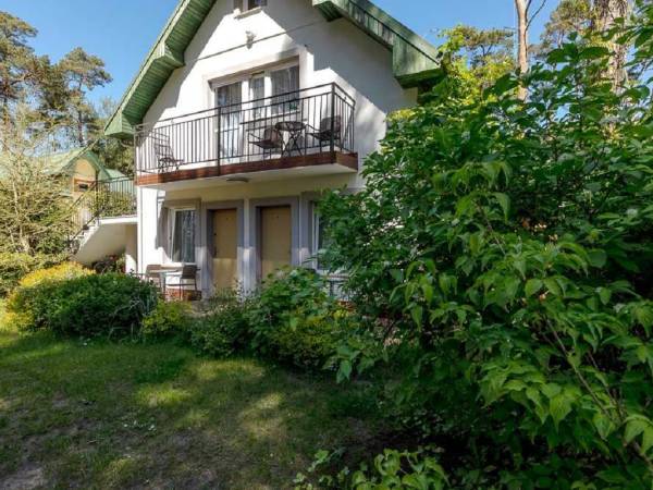 Budynek z tarasami, ekspozycja na tarasy pokojów bałtyckich i balkonu apart. bursztynowego