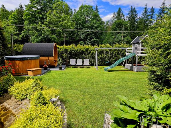 Jacuzzi i plac zabaw