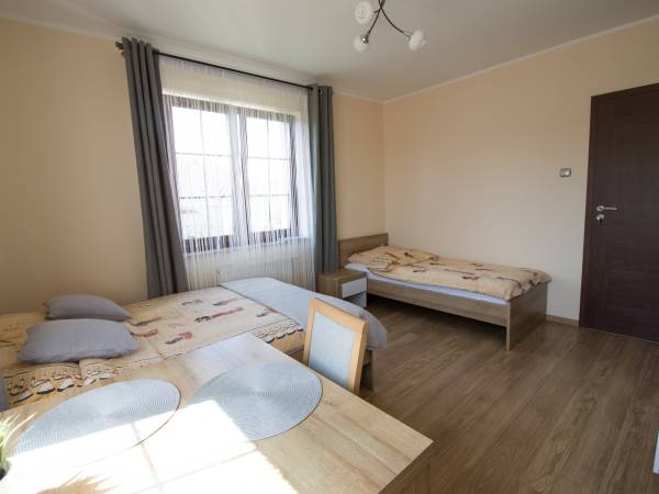 pokój 3-osobowy z łazienką I piętro