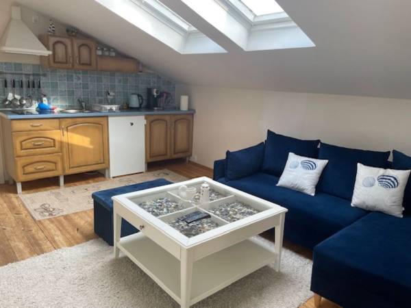 Salon z aneksem kuchennym góra