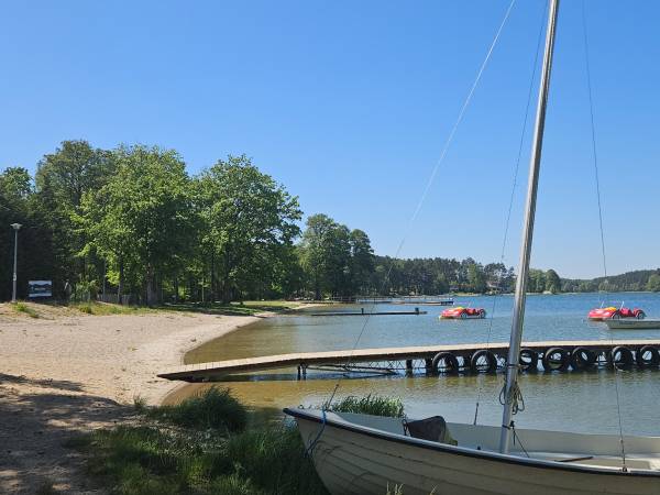plaża gminna z wypożyczalnia sprzętów wodnych