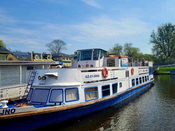 Sajno mały stateczek. 