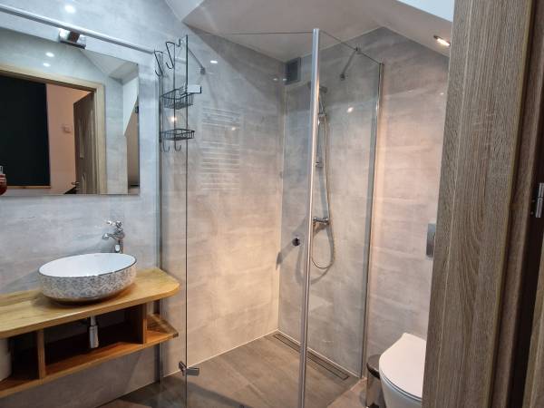 "KWATERA POD TRZYDZIESTKĄ"