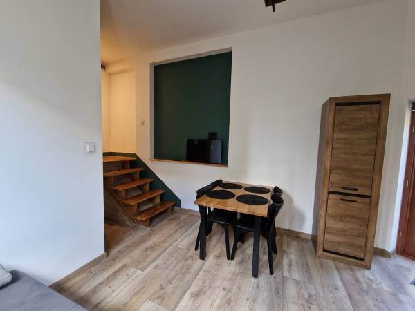 "KWATERA POD TRZYDZIESTKĄ"