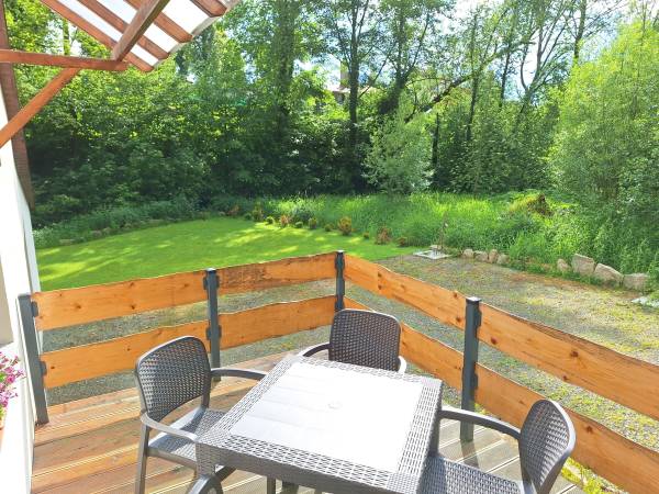 Apartament z tarasem nad strumykiem