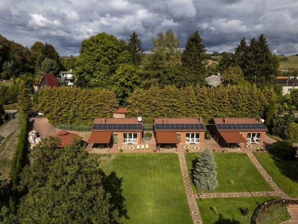 Domek nad jeziorem w Tumianach