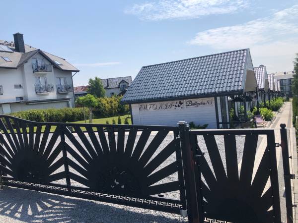 Brama wjazdowa do ośrodka 