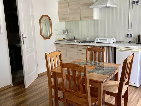 Domek zielony przy Gościńcu Iznota