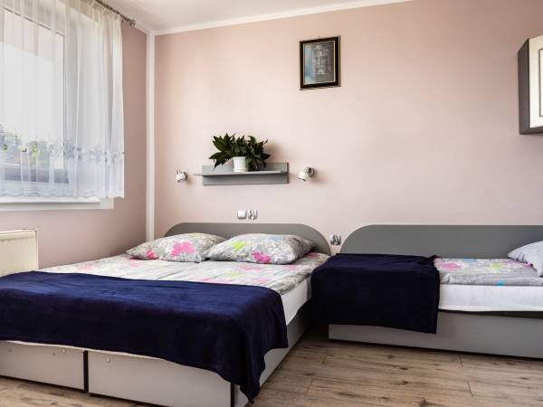 pokój 3-os. I piętro nr 9