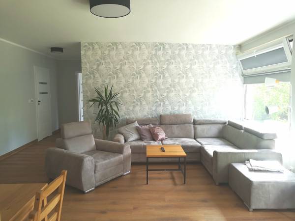 Apartament na Bursztynowej 2, salon z aneksem kuchennym