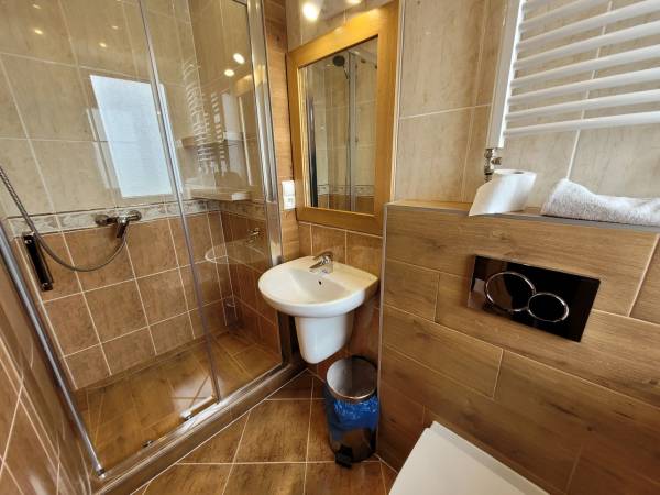 Pokój nr 11 cztero lub pięcioosobowy z aneksem kuchennym