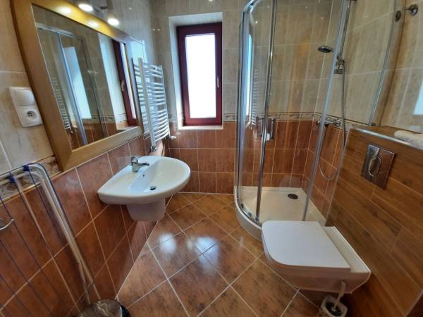 Pokój nr 8 trzy osobowy