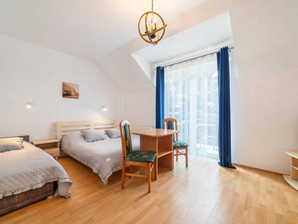 Pokój nr 5 z balkonem dla 3 os 