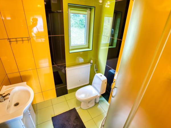 domek żółty - łazienka