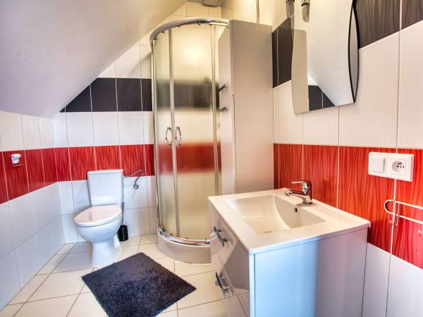 pokój z balkonem - łazienka