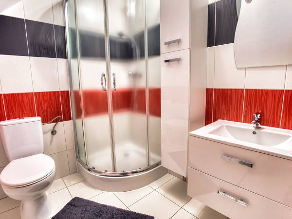 pokój z balkonem - łazienka