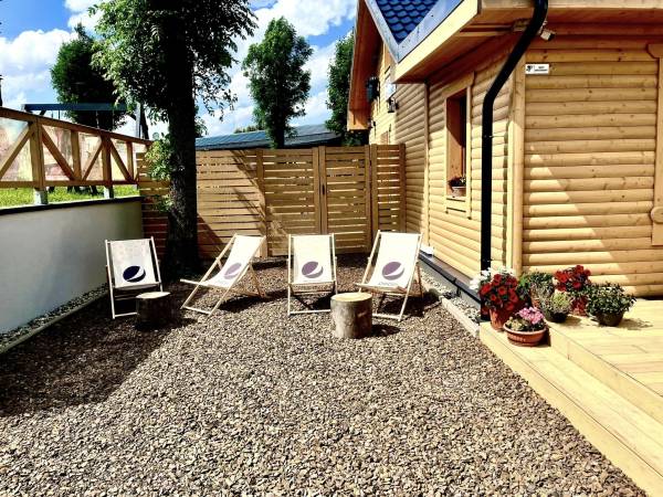 strefa leżakowa przy restauracji