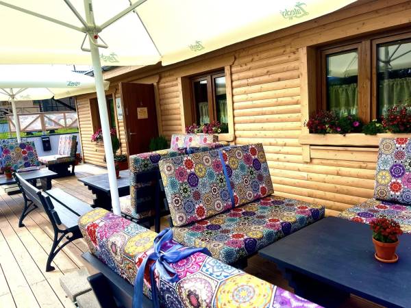 Restauracja na terenie Osady- taras