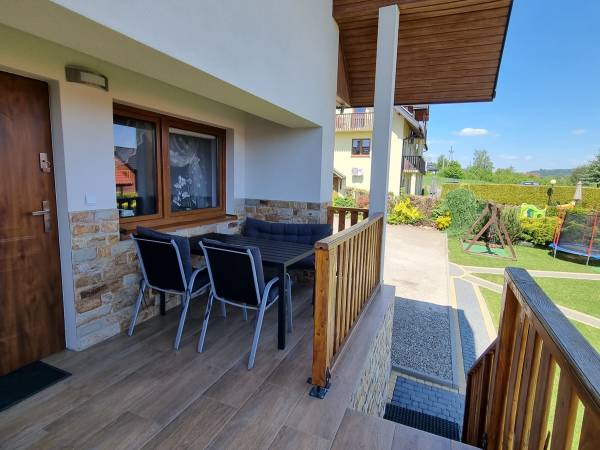 Taras w domku murowanym