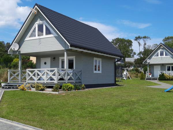 Szary Domek Nad Jeziorem