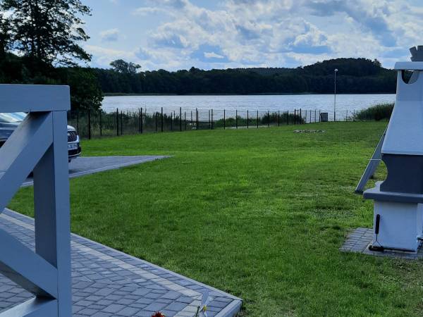 Szary Domek Nad Jeziorem