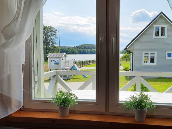 Szary Domek Nad Jeziorem