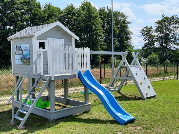 Szary Domek Nad Jeziorem