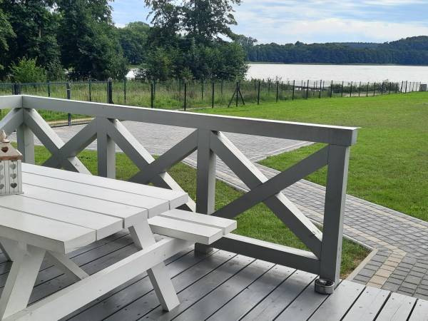 Szary Domek Nad Jeziorem