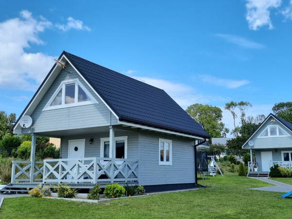 Szary Domek Nad Jeziorem