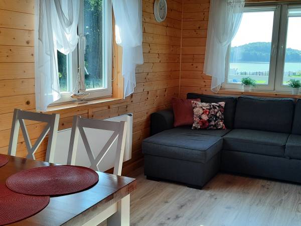 Szary Domek Nad Jeziorem