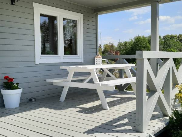 Szary Domek Nad Jeziorem